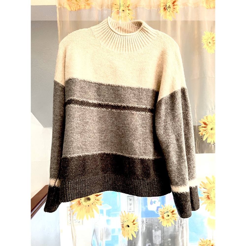 Universal Threads Sweater